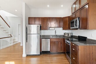 64 W Cedar St in Boston, MA - Building Photo - Building Photo