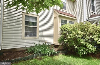 14370 Gringsby Ct in Centreville, VA - Foto de edificio - Building Photo