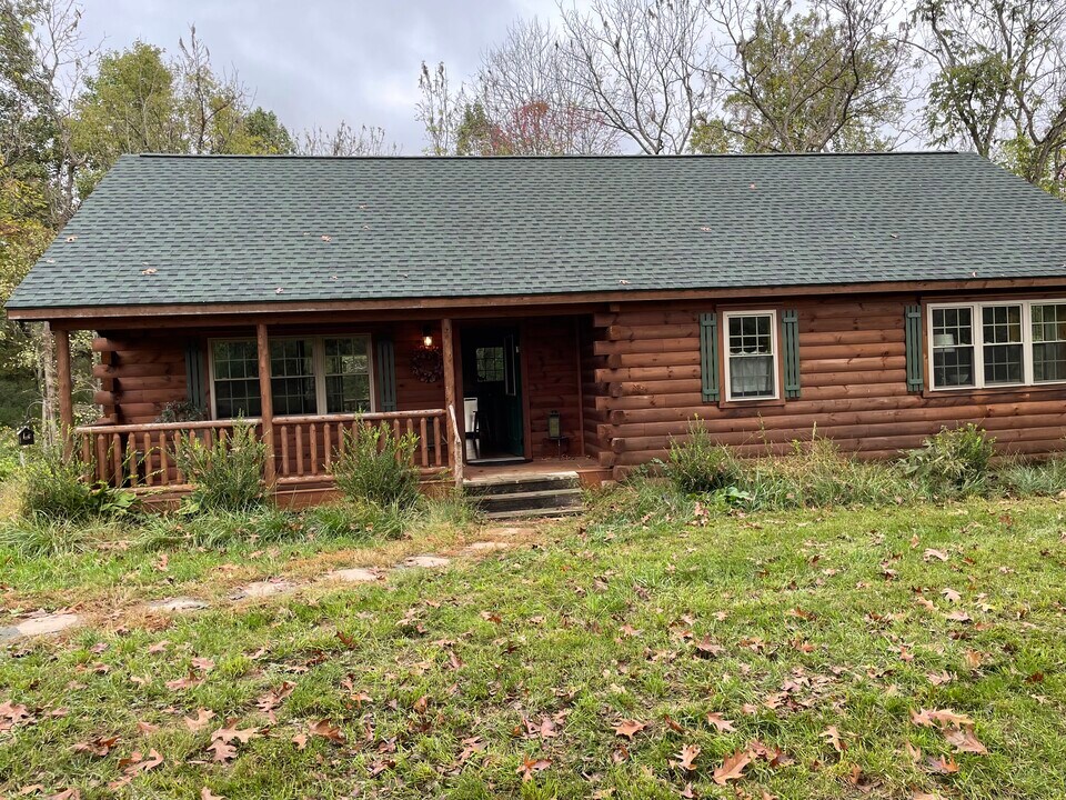 18134 Blessed Ln in Leesburg, VA - Building Photo