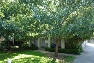 4224-4230 Cole Ave in Dallas, TX - Building Photo - Building Photo