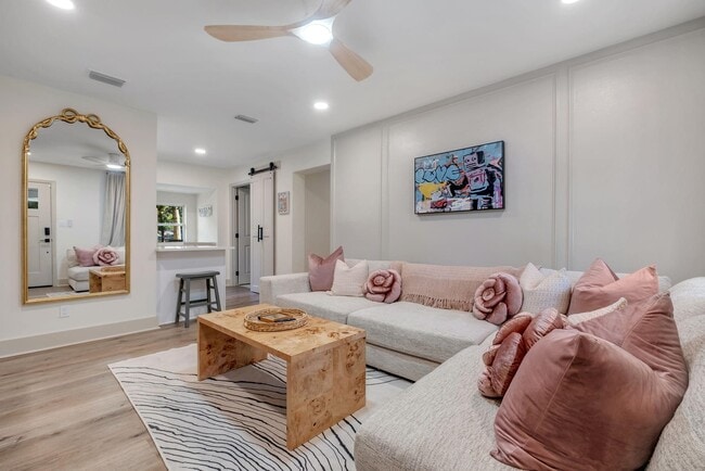 2412 Surrey St in Tallahassee, FL - Building Photo - Building Photo