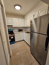 10403 N Kendall Dr in Miami, FL - Building Photo - Building Photo