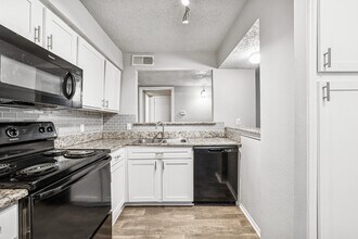 The View at Lake Highlands in Dallas, TX - Foto de edificio - Building Photo