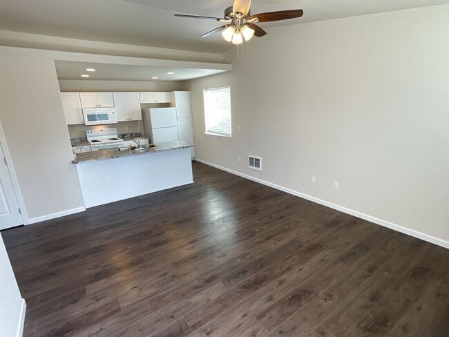 275 Rickenbacker Ave in Klamath Falls, OR - Building Photo - Building Photo