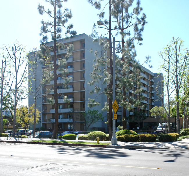 Pilgrim Tower East in Pasadena, CA - Building Photo - Building Photo