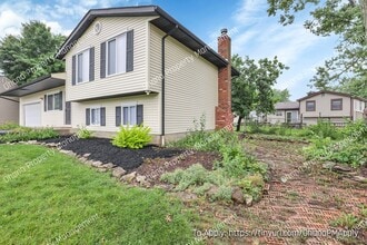 2126 Sari Lynn Ct in Hilliard, OH - Building Photo - Building Photo