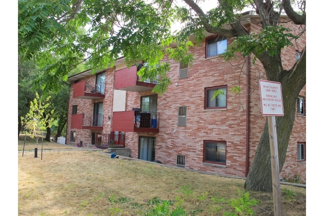 Taylor Apartments in Dubuque, IA - Building Photo