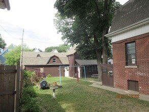 2443 N Pierce St in Milwaukee, WI - Building Photo - Building Photo