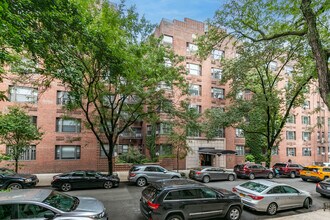 225 E 74th St in New York, NY - Foto de edificio - Building Photo