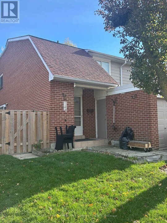 215 Mississauga Vly Blvd in Mississauga, ON - Building Photo