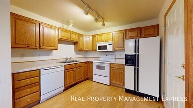 2 Bed 1 Bath Twin Home in Sioux Falls, SD - Building Photo - Building Photo