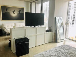 151 SE 1st St, Unit 1903 in Miami, FL - Building Photo - Building Photo