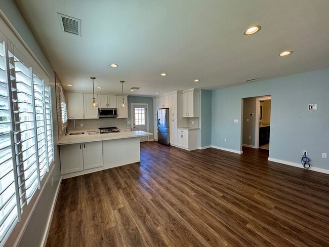 7915 Coldwater Canyon Ave in Los Angeles, CA - Building Photo - Building Photo