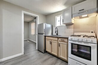 3901 W Hadley St, Unit 2 in Phoenix, AZ - Building Photo - Building Photo