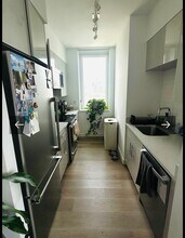 1045-20 Lexington Ave in Long Island City, NY - Building Photo - Building Photo