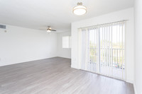 Doral Terrace Apartments - 4-5 Year Wait List in Doral, FL - Foto de edificio - Interior Photo