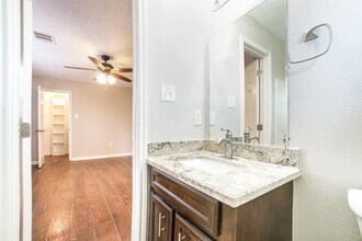 203 La Fonda Dr in Houston, TX - Building Photo - Building Photo