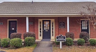 Rock Pointe Apartments in Thomasville, AL - Building Photo - Building Photo
