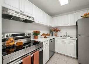 One Park Plaza Apartments in North Lauderdale, FL - Building Photo - Building Photo