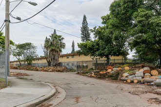 Creek Club Apartments in Miami, FL - Building Photo - Building Photo