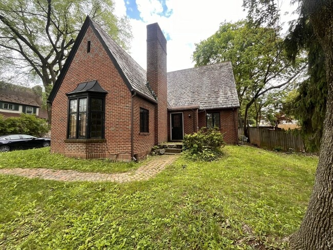 property at 518 S Garner St