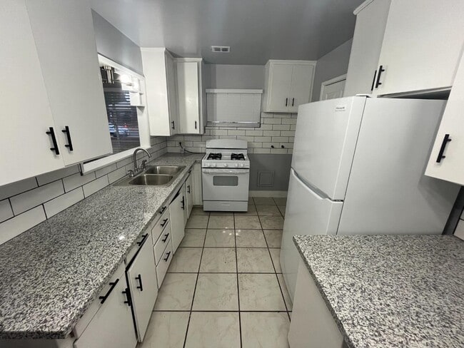 3040 N First St in Fresno, CA - Building Photo - Building Photo