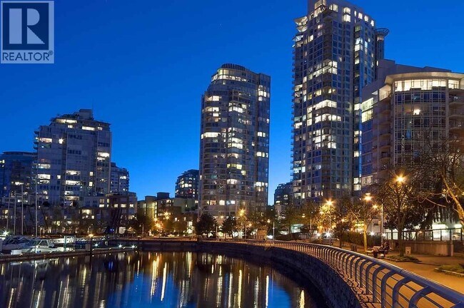 1201 Marinaside Crescent in Vancouver, BC - Building Photo - Building Photo