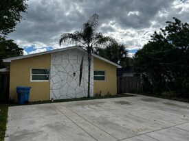 626 W Mango St in Lantana, FL - Building Photo