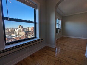 557 W Arlington Pl, Unit 5 in Chicago, IL - Foto de edificio - Building Photo