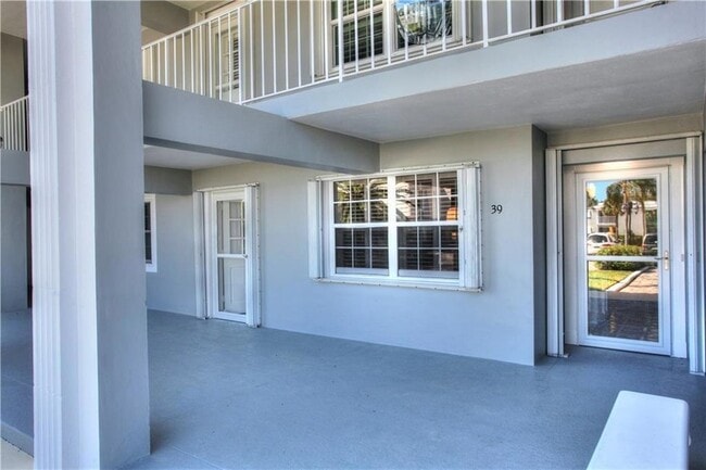 2743 Ocean Dr, Unit APT 39E in Vero Beach, FL - Building Photo - Building Photo