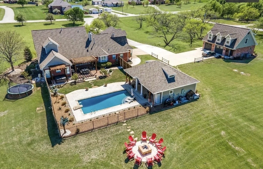 4275 Old Thomas Rd, Unit Unit 3  Pool House Apt in Aubrey, TX - Foto de edificio