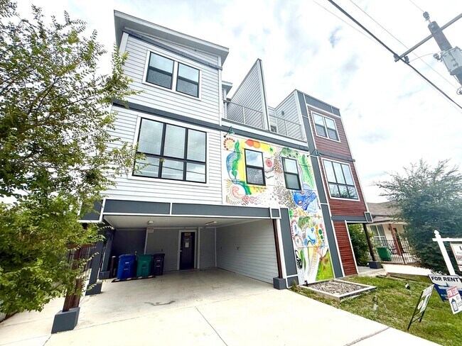 225 S Pine St in San Antonio, TX - Building Photo - Building Photo