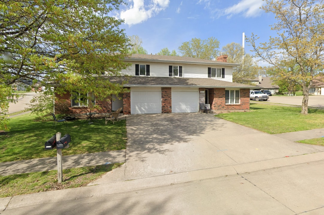 2302-2302 Hollyhock Dr in Columbia, MO - Building Photo