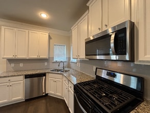 5123 Woodline View Ln in Auburn, GA - Foto de edificio - Building Photo