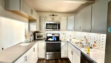 533 Shady Pine Way in Greenacres, FL - Building Photo - Building Photo