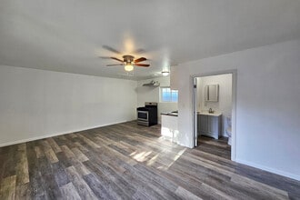 19759 Roscoe Blvd in Winnetka, CA - Building Photo - Building Photo