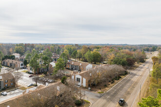 Woodridge Apartments in Jackson, MS - Foto de edificio - Building Photo