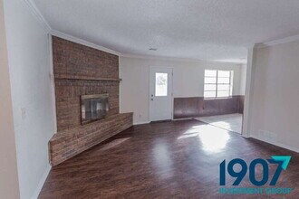 1008 NW 7th Pl in Moore, OK - Building Photo - Building Photo