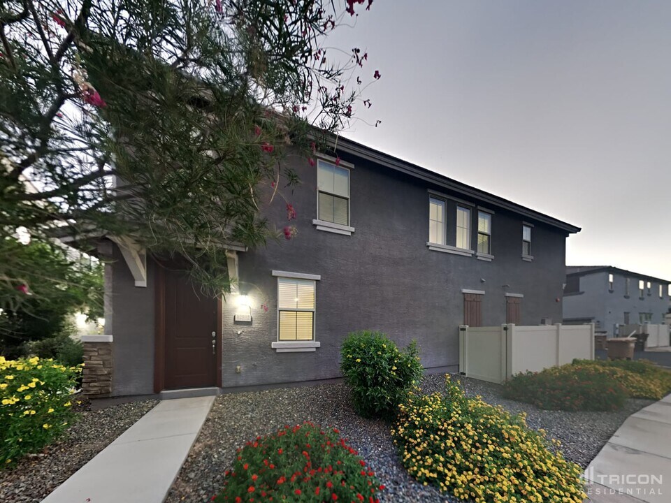 12592 W Via Dona Rd in Peoria, AZ - Building Photo