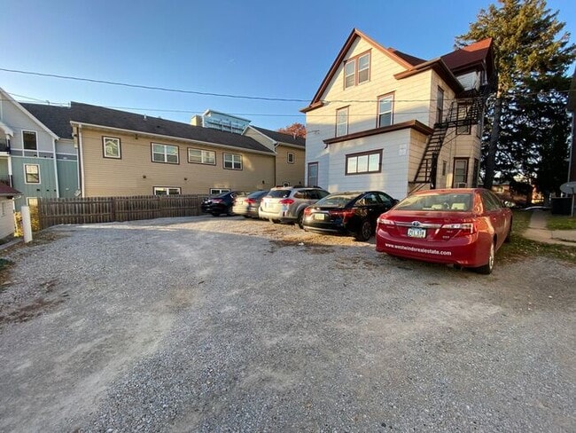 521 E College St in Iowa City, IA - Building Photo - Building Photo