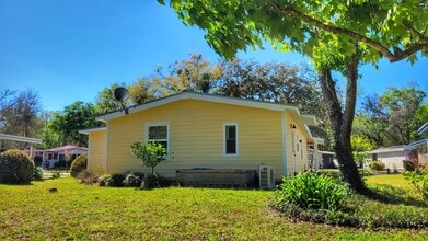 523 Leaf Cir in DeLand, FL - Foto de edificio - Building Photo