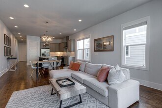 1825 11th Ave N in Nashville, TN - Building Photo - Building Photo