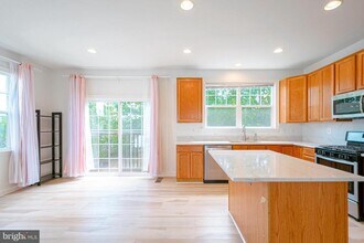 8199 Glade Bank Dr in Manassas, VA - Building Photo - Building Photo