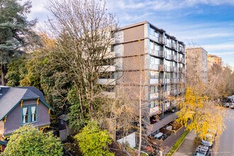 Four Seasons Condominiums in Portland, OR - Building Photo - Building Photo