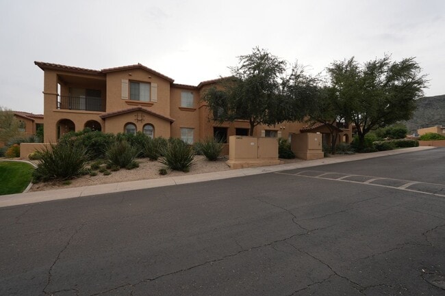 10655 N 9th St in Phoenix, AZ - Building Photo - Building Photo