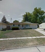 801 36th St SE in Cedar Rapids, IA - Building Photo