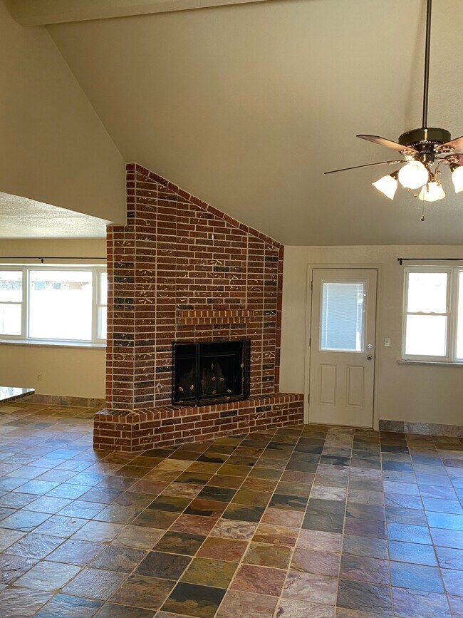 1917 Dena Dr in Edmond, OK - Building Photo - Building Photo