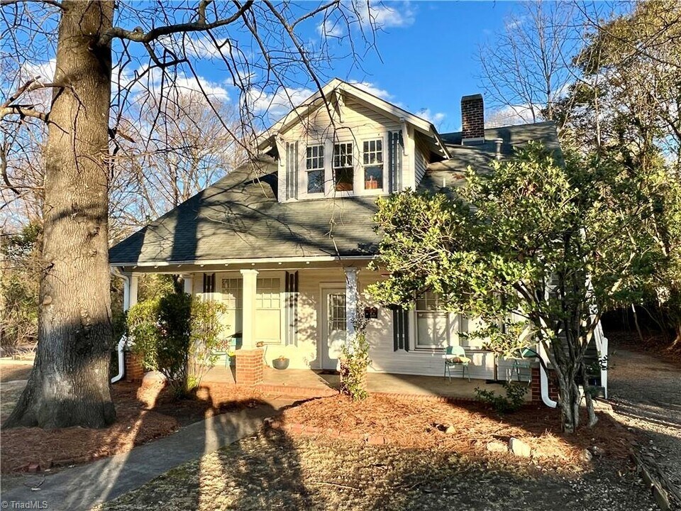 410 Dixie Trail in Raleigh, NC - Building Photo