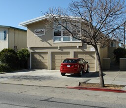 735 N Amphlett Blvd in San Mateo, CA - Foto de edificio - Building Photo