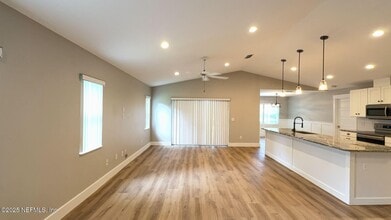 48 Firethorn Ln in Palm Coast, FL - Building Photo - Building Photo